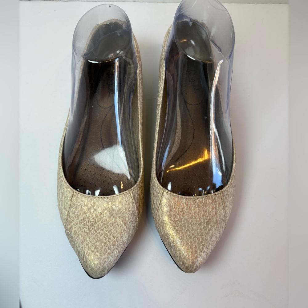 Life Stride women’s slip-on pointed-toe ballet flats beige snakeskin pattern 6M